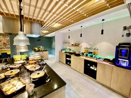 Daily buffet breakfast for a fee