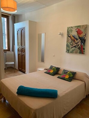 Doppelzimmer | Zustellbetten, kostenloses WLAN