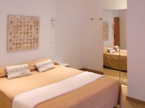 Comfort Double Room, 1 Queen Bed | Rollaway beds, free WiFi - Hotel du Soleil (Hyères)