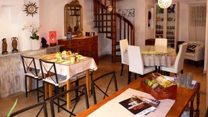 Daily continental breakfast for a fee - Hotel du Soleil (Hyères)