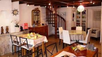 Daily continental breakfast (EUR 10 per person)