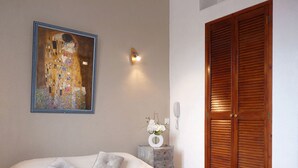 Rollaway beds (surcharge), WiFi (free) - Hotel du Soleil (Hyères)