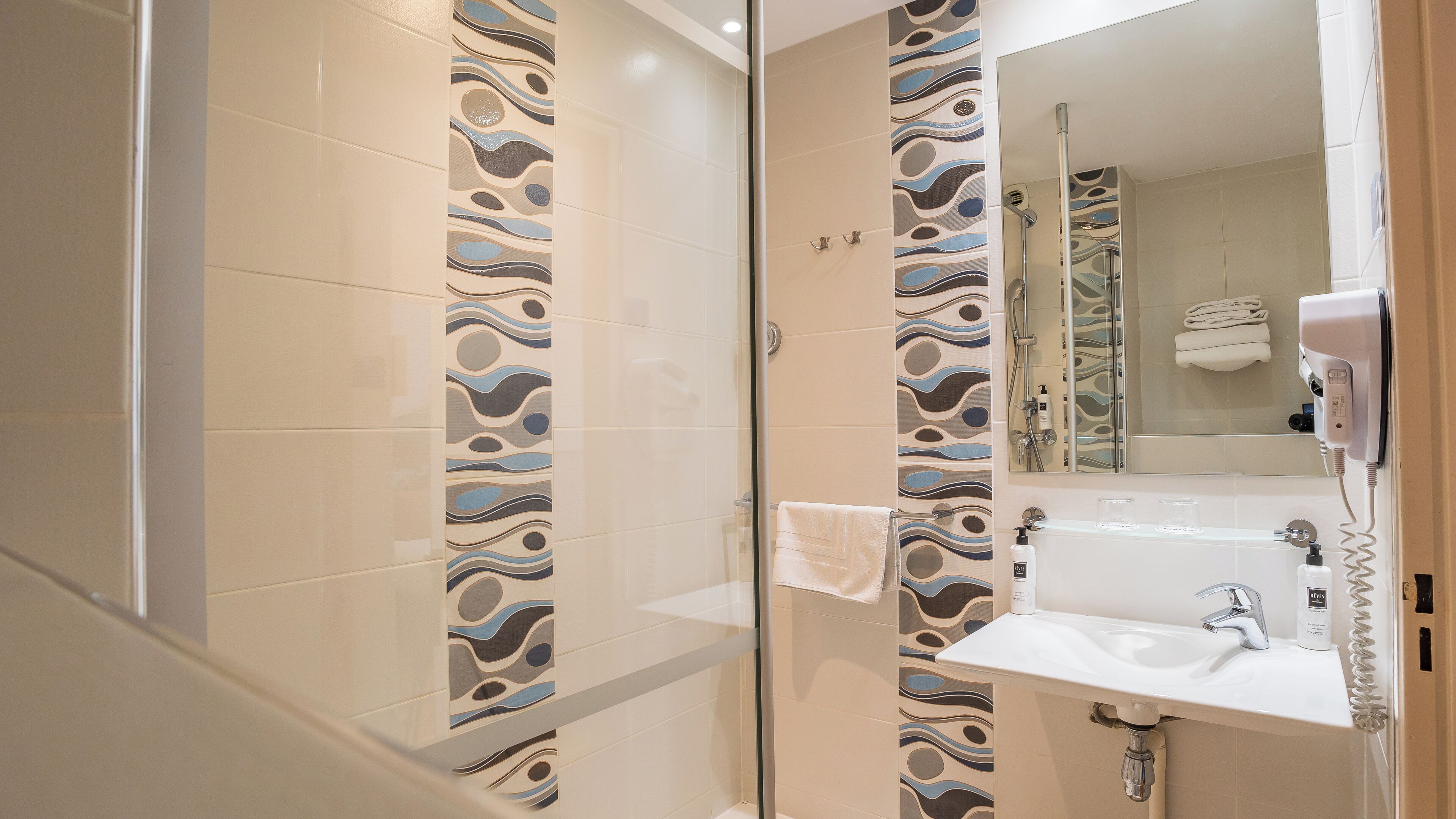 double room (tribord) | bathroom | free toiletries, hair dryer, towels