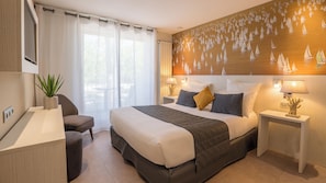 Junior Suite, 1 Queen Bed, Balcony