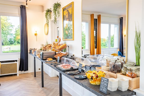 Daily buffet breakfast for a fee