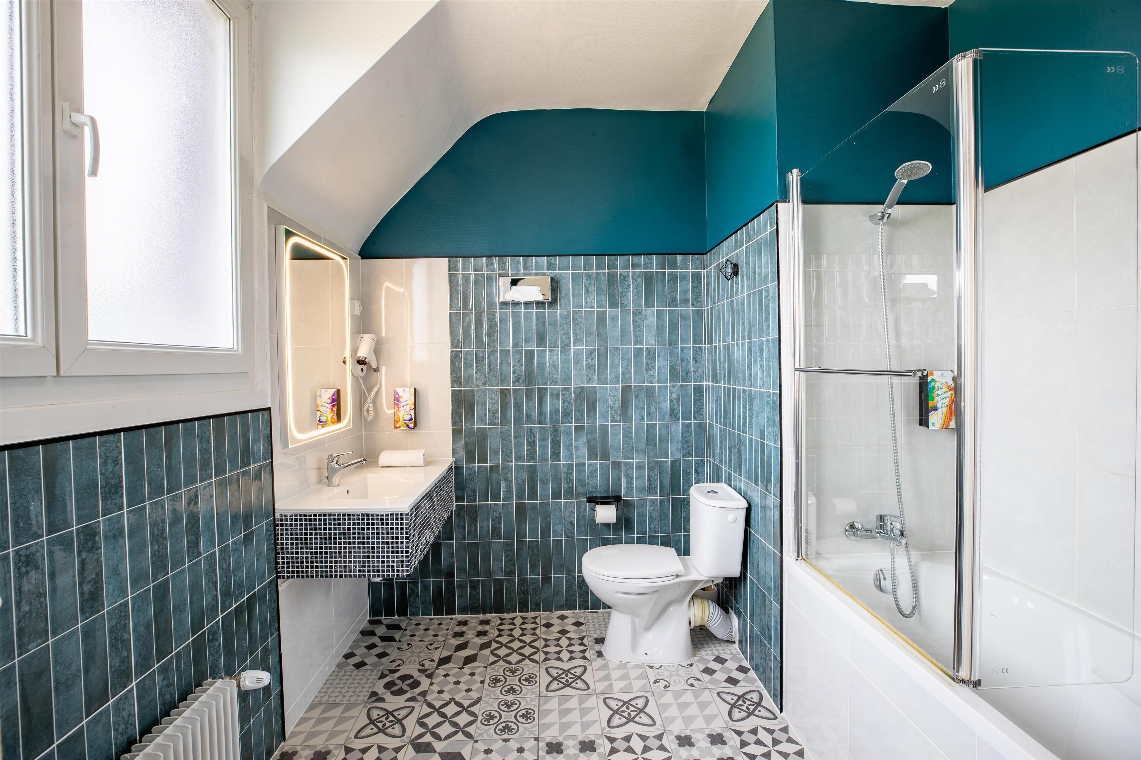 classic room, 1 queen bed, non smoking | bathroom | free toiletries, hair dryer, towels