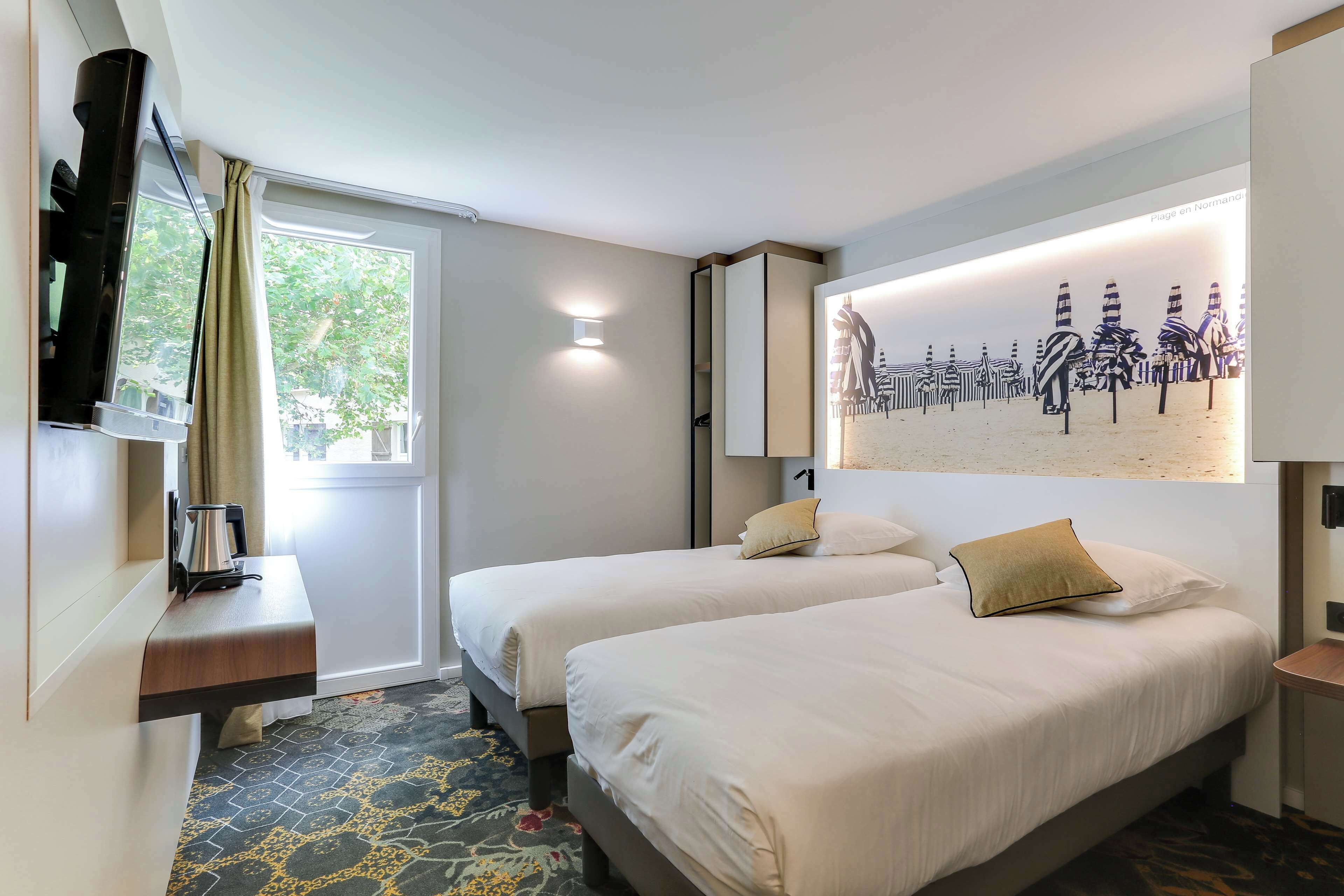 desk, soundproofing, iron/ironing board, free wifi