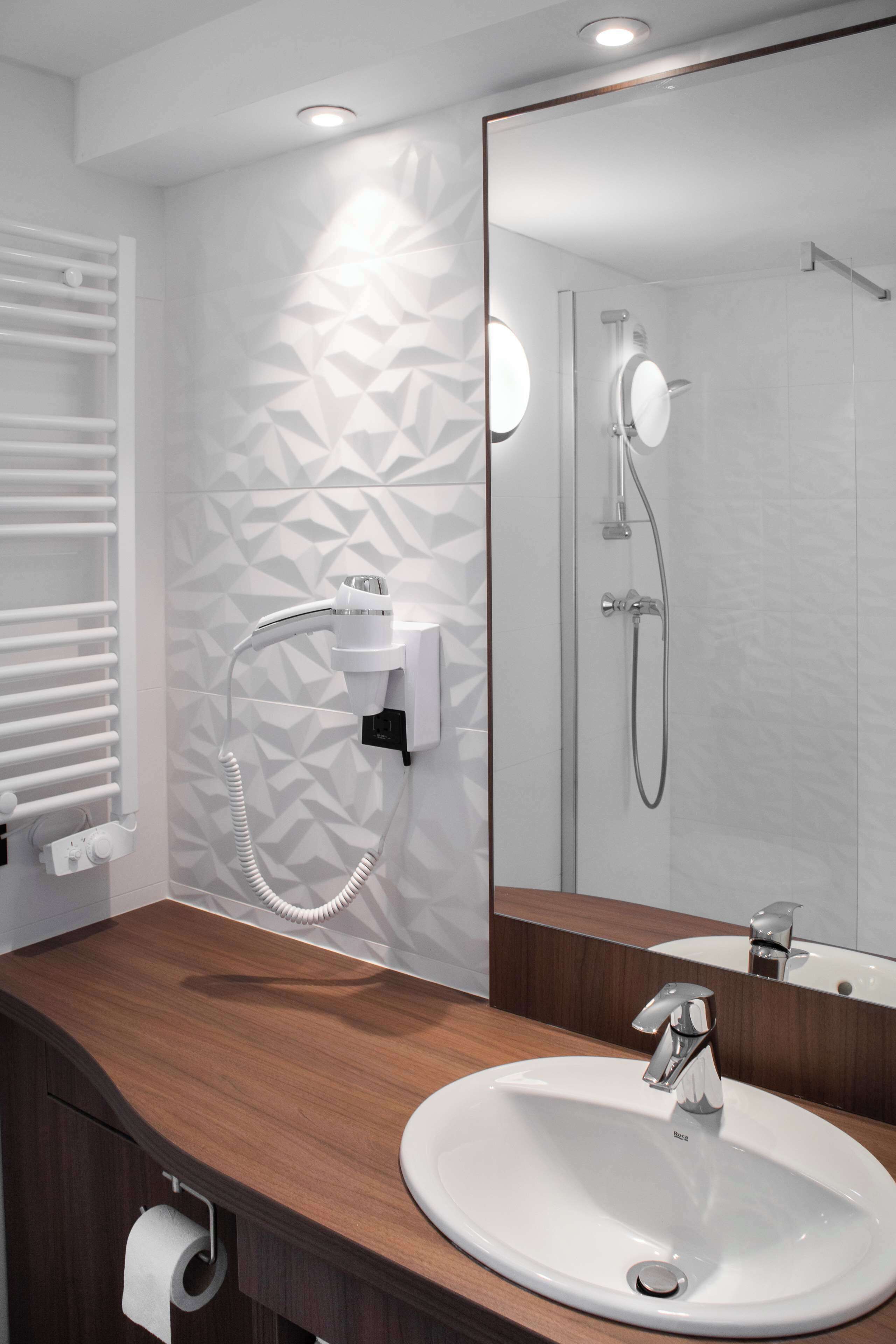 eco-friendly toiletries, hair dryer, towels