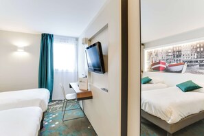 Desk, soundproofing, iron/ironing board, free WiFi