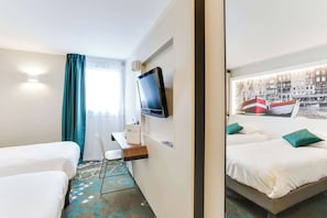 Desk, soundproofing, iron/ironing board, free WiFi