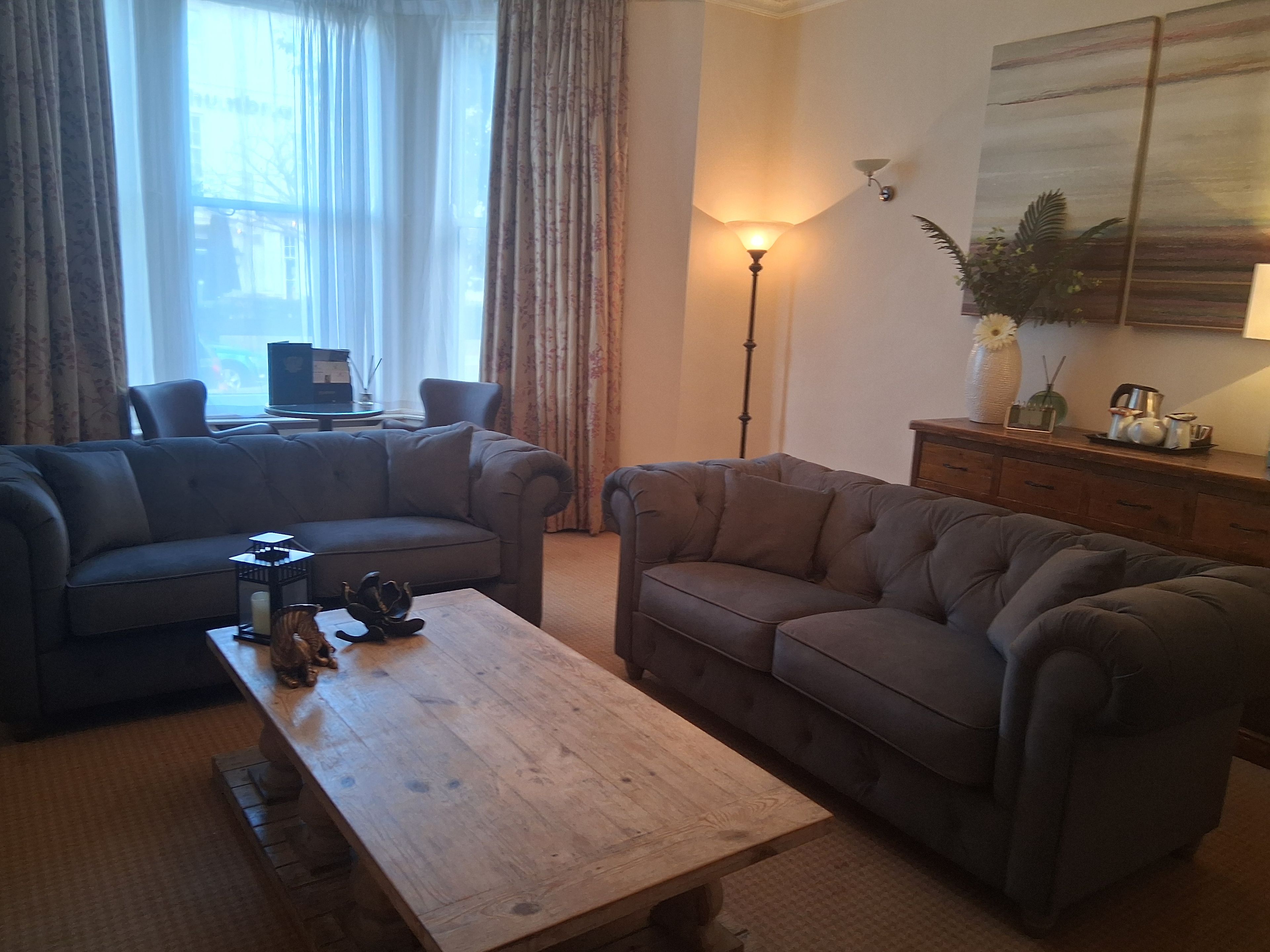 A living room with two sofas, a coffee table, and a lamp.