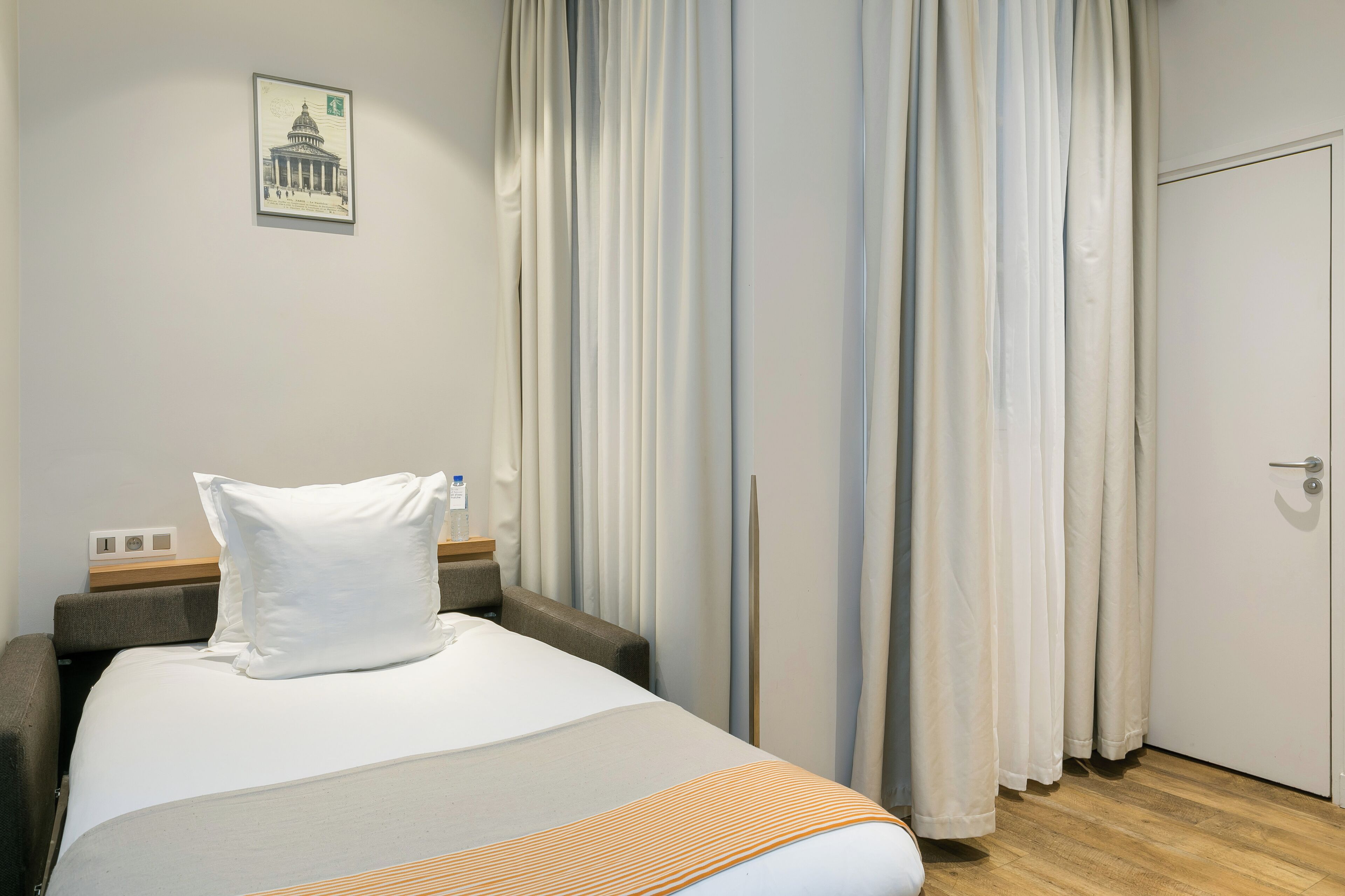 Premium bedding, in-room safe, individually decorated