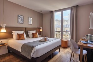 Habitación Premium doble | Ropa de cama de alta calidad, caja fuerte, decoración individual
