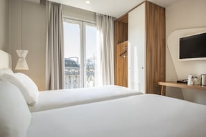 Premium bedding, in-room safe, individually decorated