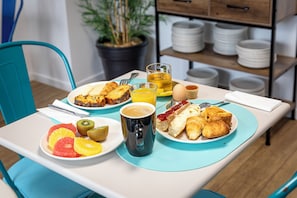 Free daily buffet breakfast