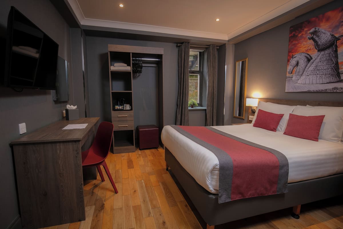 Habitación estándar, 1 cama matrimonial, para no fumadores | Escritorio, espacio para trabajar con laptop y insonorización