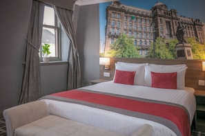 Executive Room, 1 Double Bed, Non Smoking | Desk, laptop workspace, soundproofing, iron/ironing board