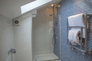 Badkamer met douche
