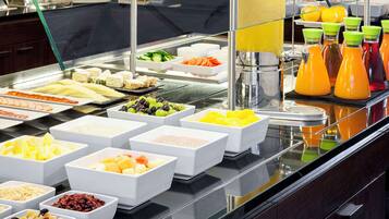 Tägliches Frühstücksbuffet gegen Gebühr