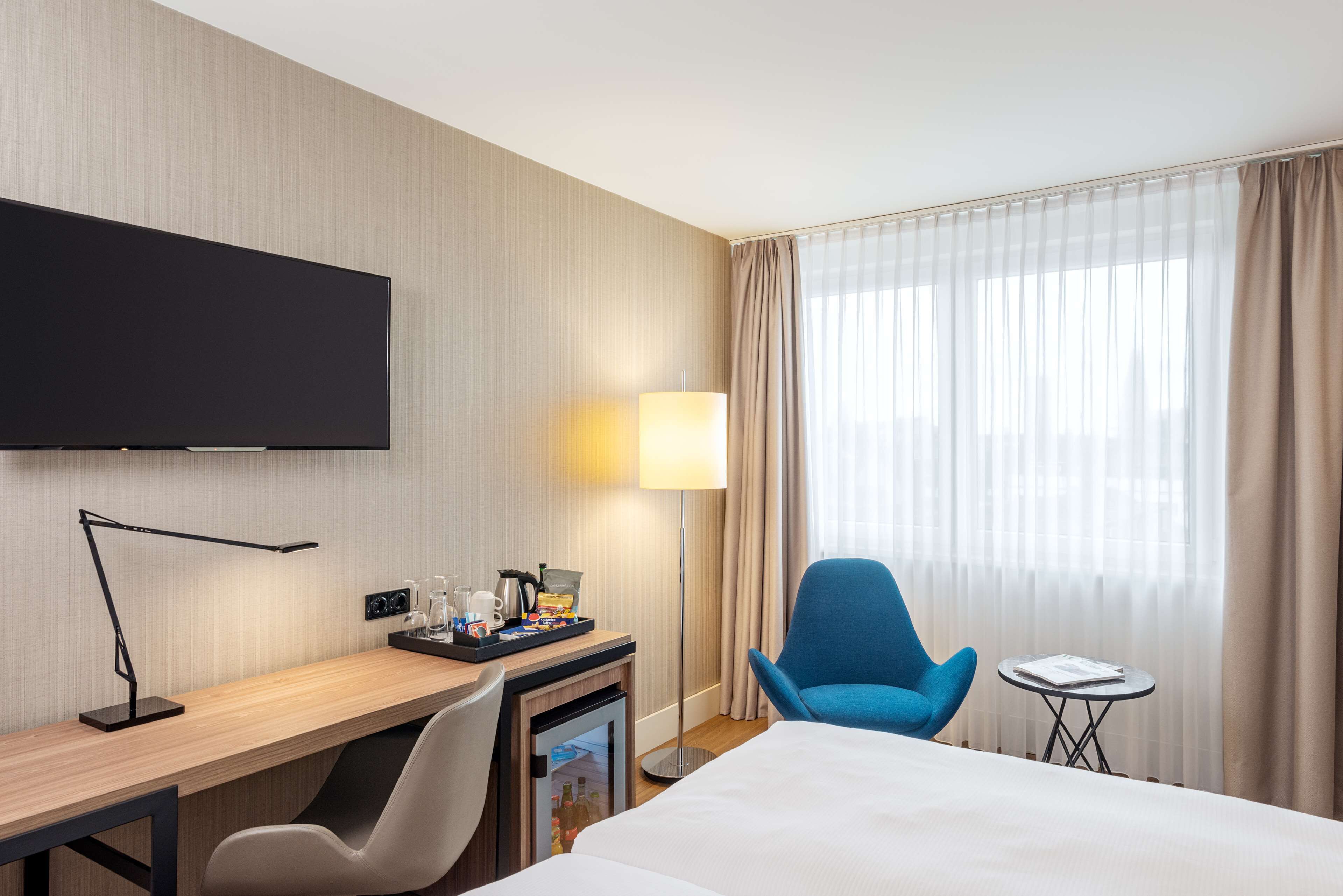 Ropa de cama de alta calidad, camas con pillow-top y minibar 