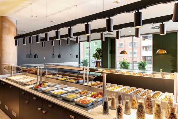 Petit déjeuner buffet servi tous les jours en supplément