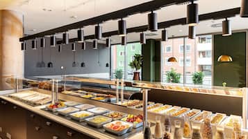 Café da manhã com buffet todos os dias mediante uma taxa