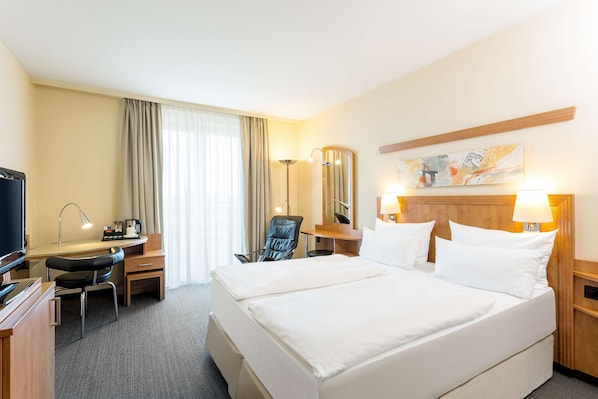 Hypo-allergenic bedding, minibar, in-room safe, desk