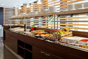 อาหารเช้าแบบบุฟเฟ่ต์ทุกวัน (คิดค่าบริการ)