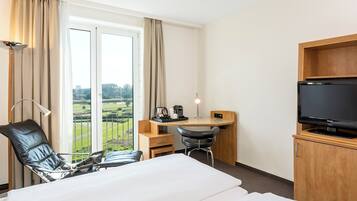 Allergikerbettwaren, Minibar, Zimmersafe, Schreibtisch