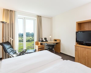 Allergitestet sengetøy, minibar, safe på rommet og skrivebord