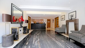 Lobby - Roland House (London)