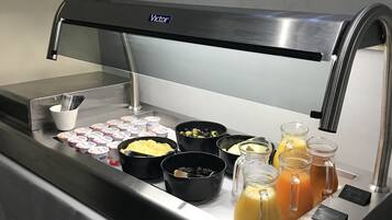 Se sirven desayunos, cenas y cocina internacional