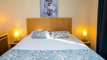Superior-rum - 1 queensize-säng (Larger Room;Twin bed on request) | Sängtillbehör av högsta kvalitet och värdeförvaringsskåp på rummet