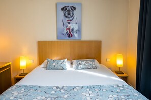 高級客房, 1 張加大雙人床 (Larger Room;Twin bed on request) | 高級寢具、客房內  保險箱、獨特裝潢、布置獨特