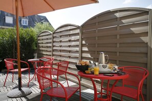 Outdoor dining - Best Western Adagio (Saumur)