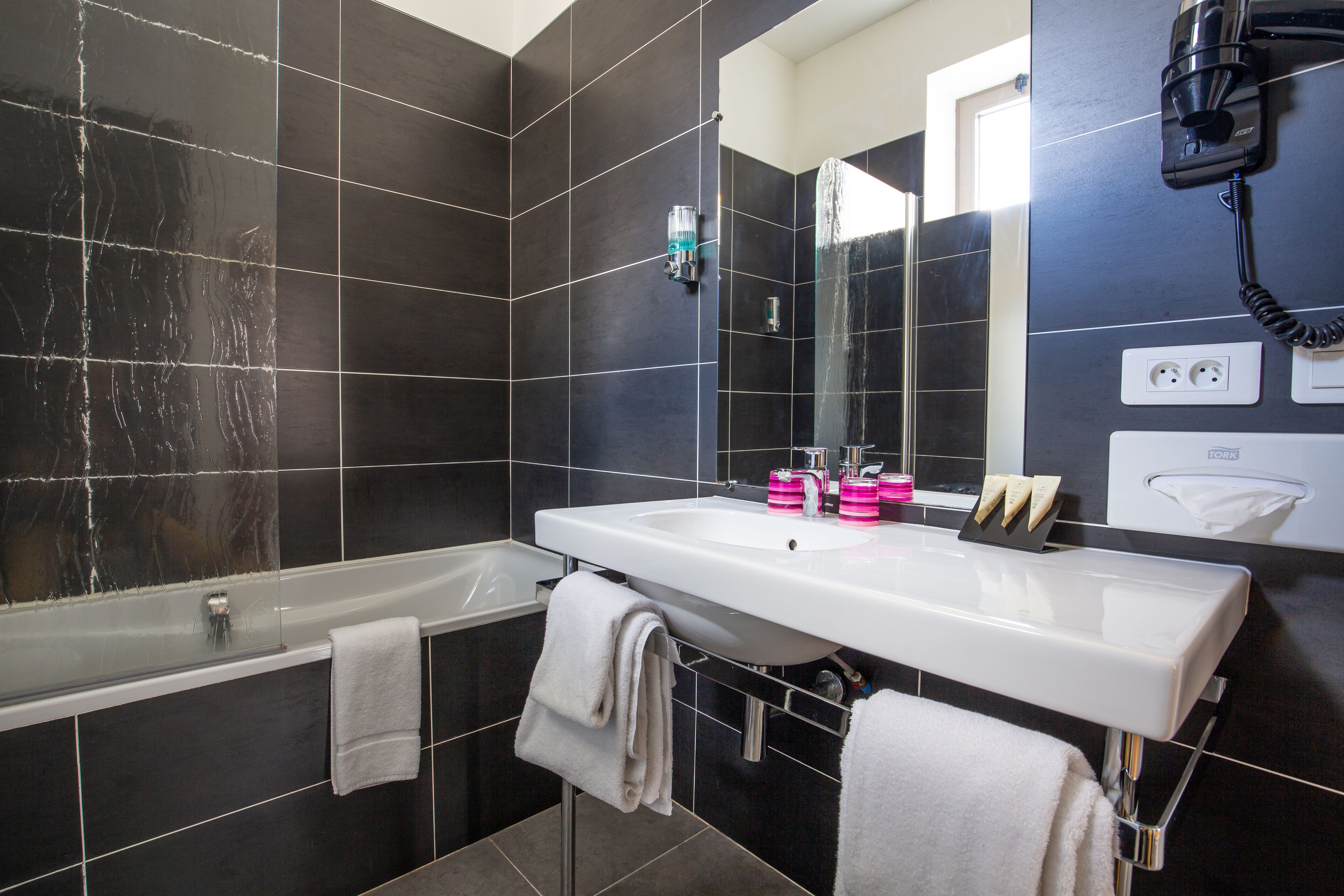comfort double room | bathroom | free toiletries, hair dryer, towels