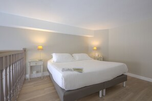 Junior Suite, Multiple Beds, Non Smoking, Mezzanine