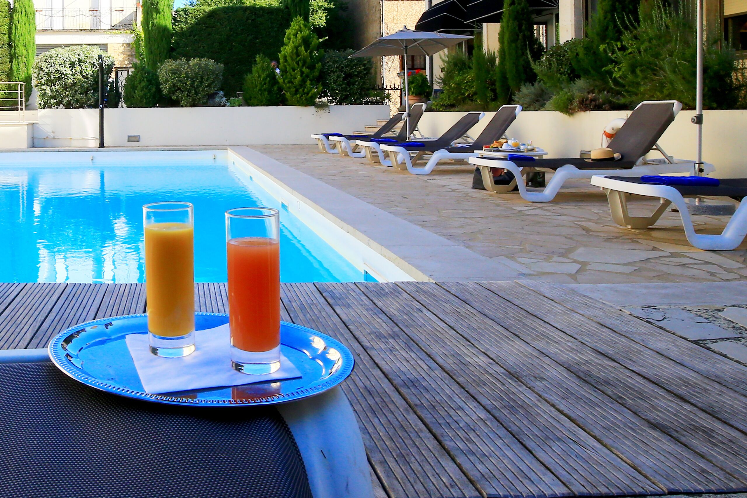 seasonal outdoor pool, open 9:00 am to 8:30 pm, pool loungers