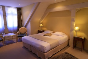 Superior Room, 1 Queen Bed, Non Smoking (Twin bed on request) | 1 bedroom, premium bedding, in-room safe, soundproofing