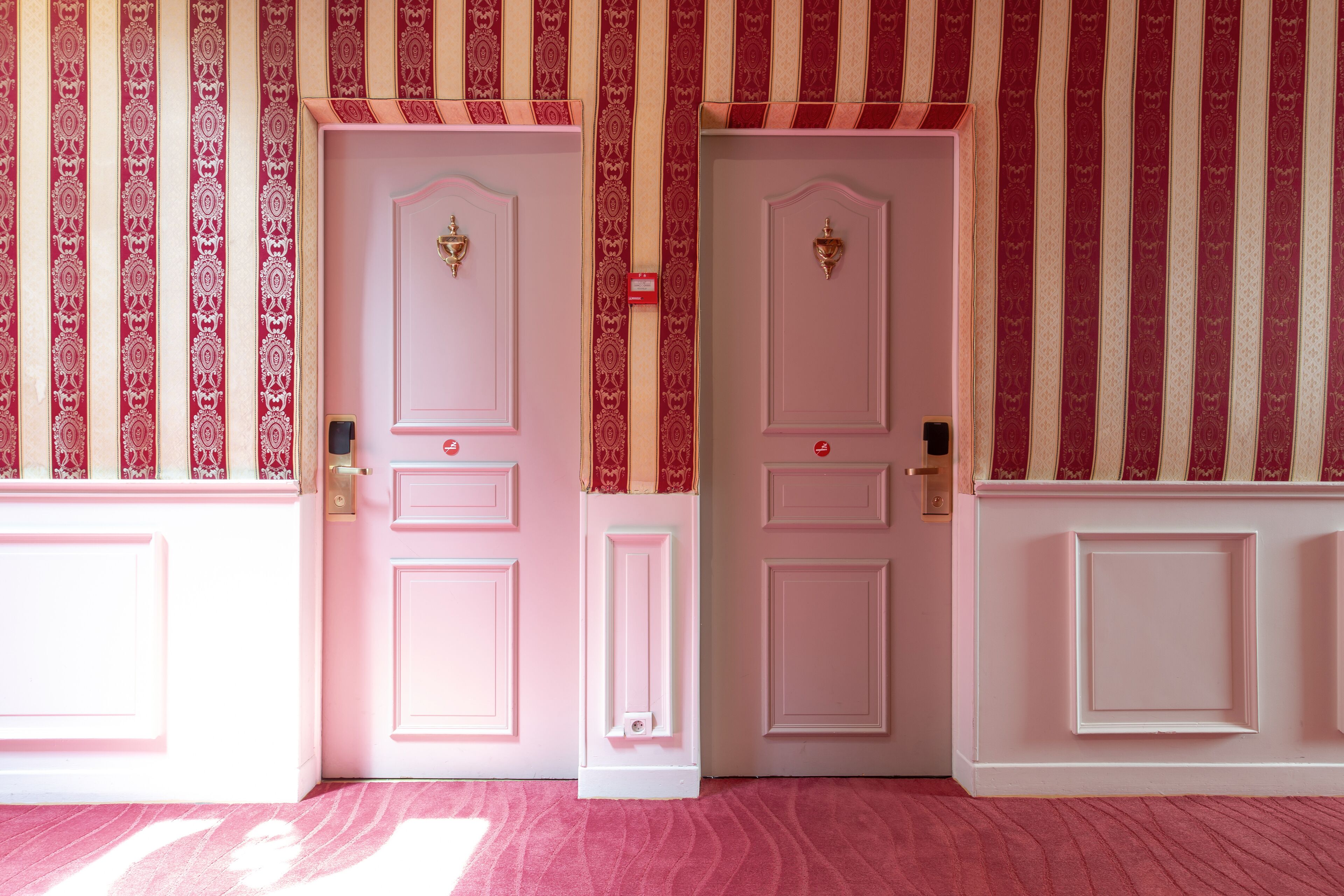 standard room, 1 queen bed, non smoking | hallway