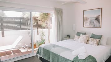 2 Bedroom Self Contained Poolside Unit (Non-Smoking)