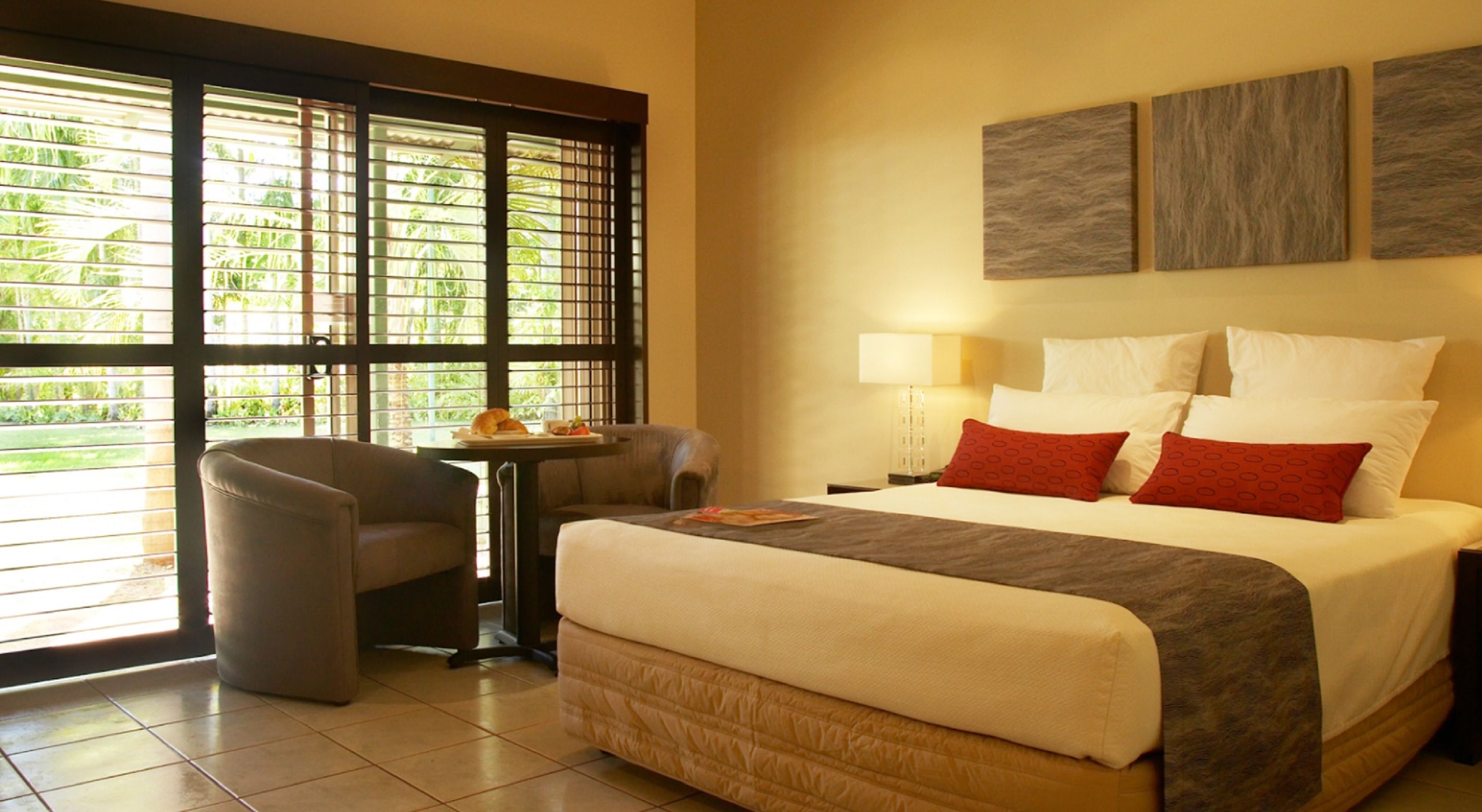 xxclub room (bed & breakfast) | premium bedding, in-room safe, desk, blackout curtains