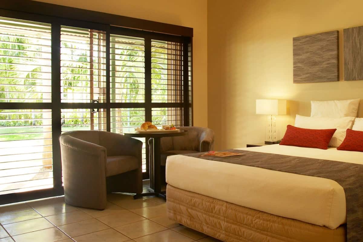 xxclub room (bed & breakfast) | premium bedding, in-room safe, desk, blackout curtains