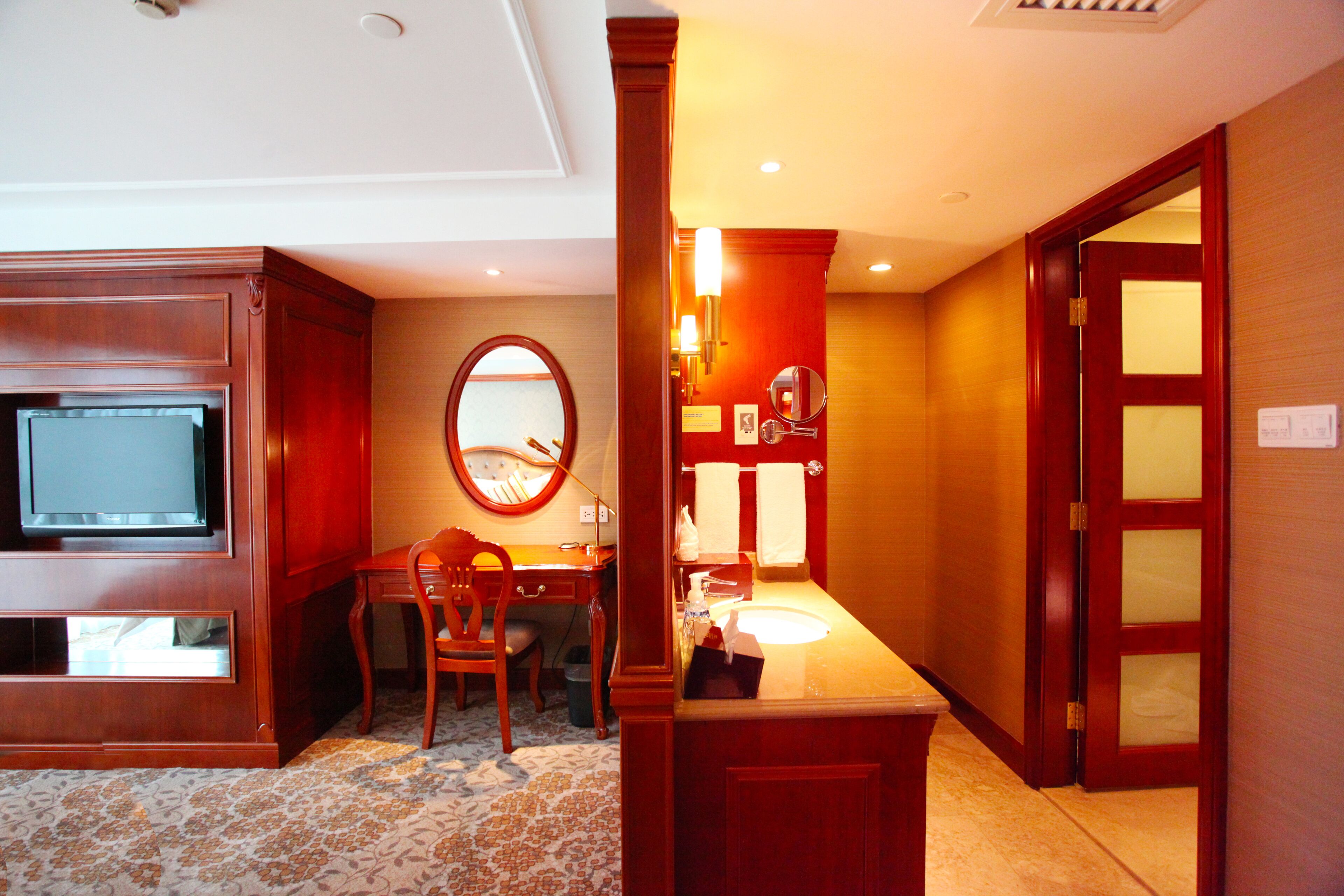 apartment, 2 bedrooms(chinese domestic guests only) | living area | flat-screen tv