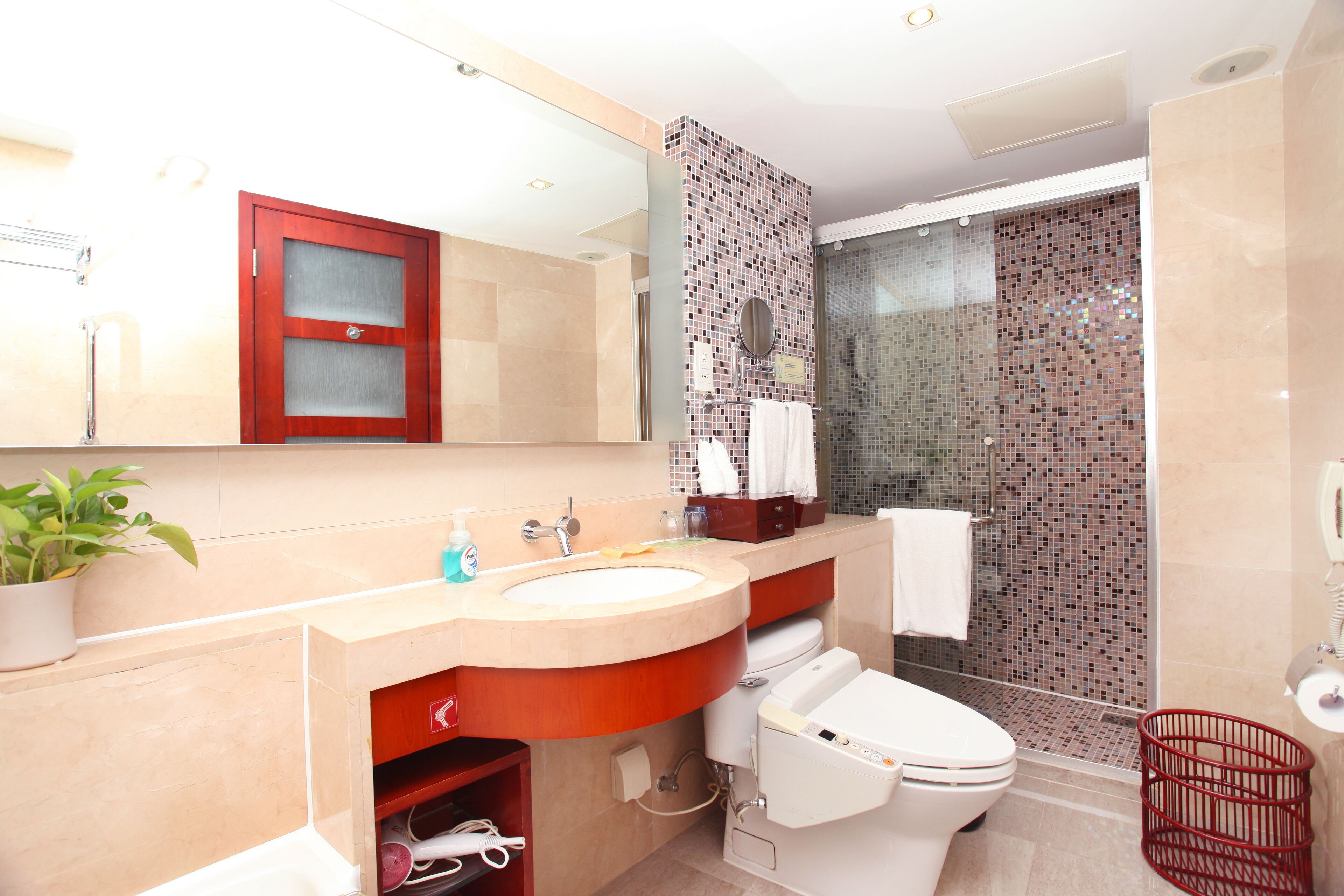 minibar, in-room safe, desk, laptop workspace