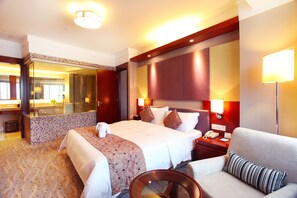 Deluxe Suite(Chinese Domestic Guests Only) | Minibar, in-room safe, desk, laptop workspace