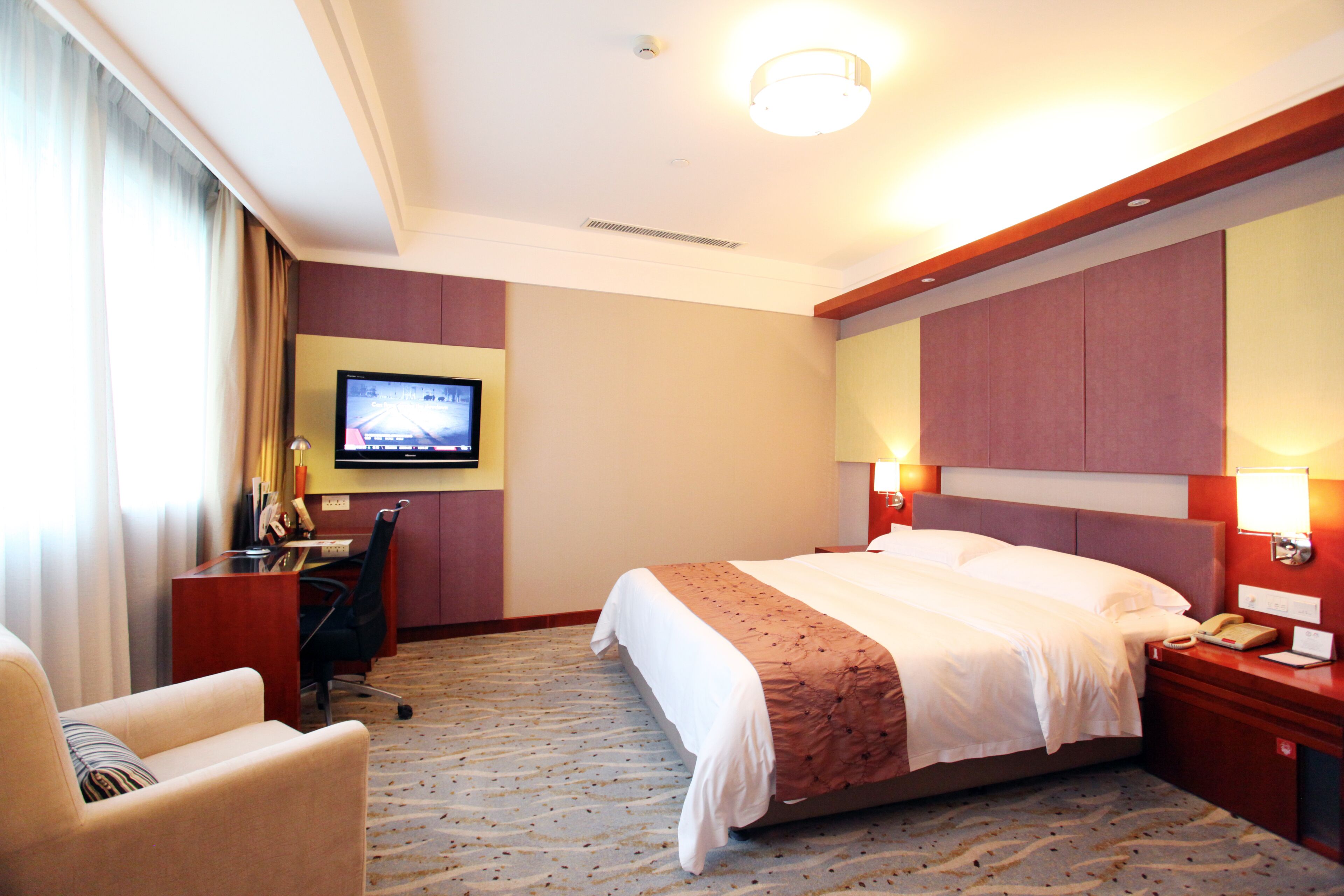 premier standard suite | minibar, in-room safe, desk, laptop workspace