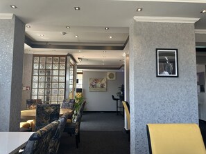 Lobby sitting area - Shilton Inn By OYO Leicester (Leicester)