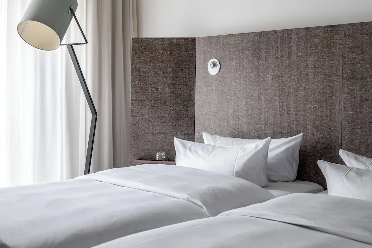 penta plus room | egyptian cotton sheets, premium bedding, in-room safe, desk