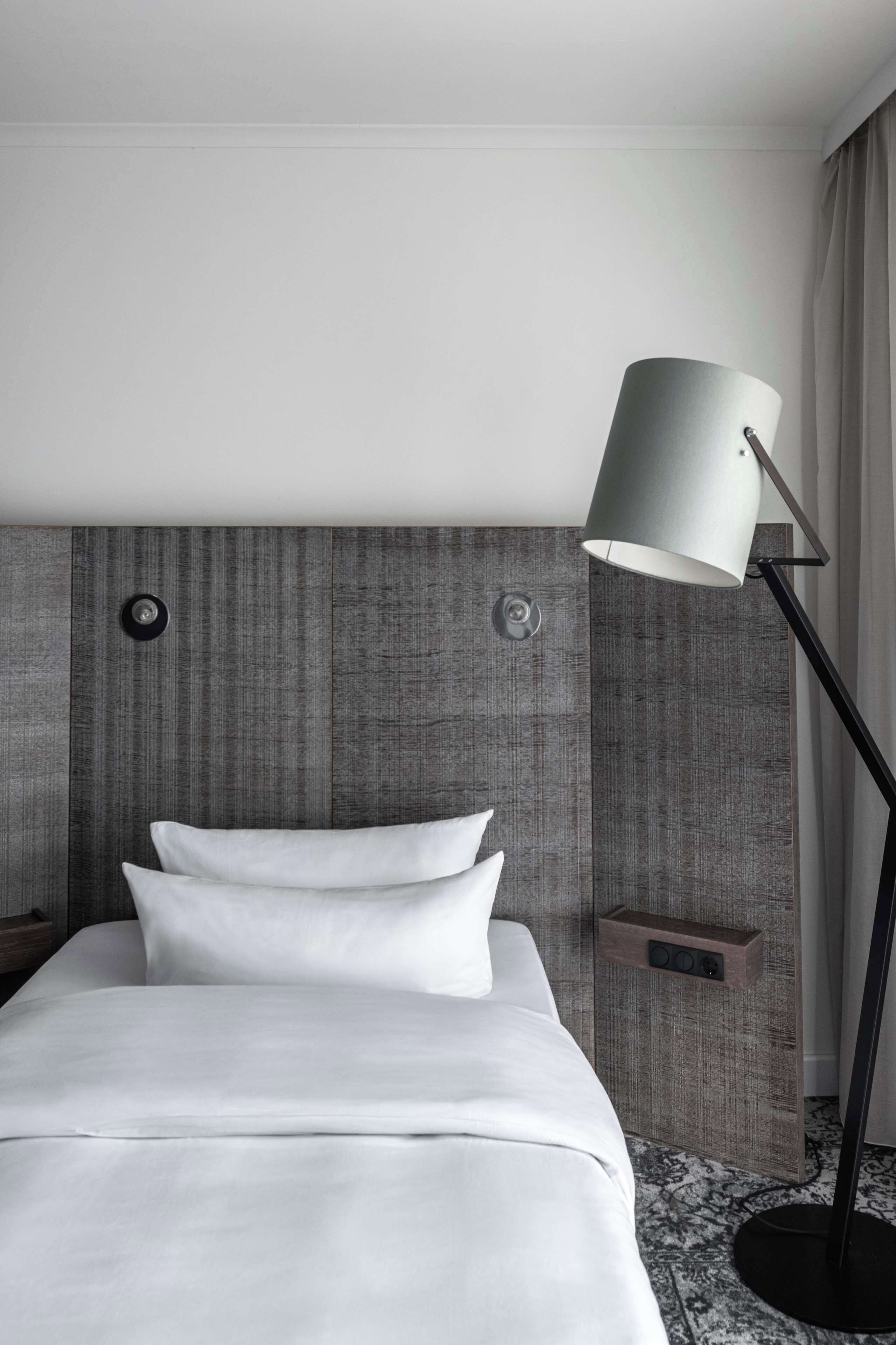 penta single room | egyptian cotton sheets, premium bedding, in-room safe, desk